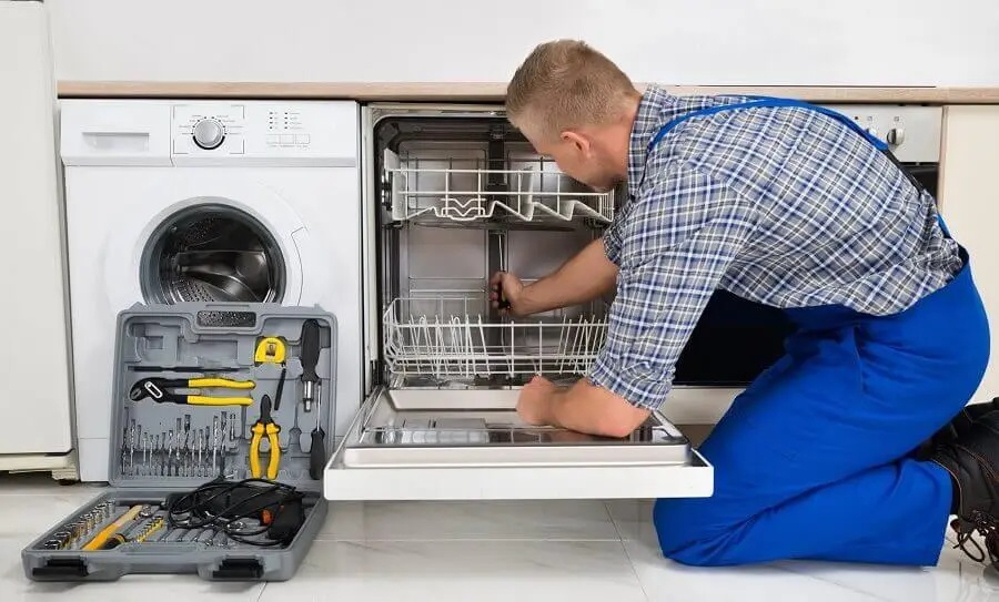 Kandıra Sunny servisi teknisyen ekibi beyaz eşya tamiri yaparken